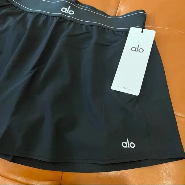Alo Yoga black tennis skirt with built-in shorts and pockets - Image 2