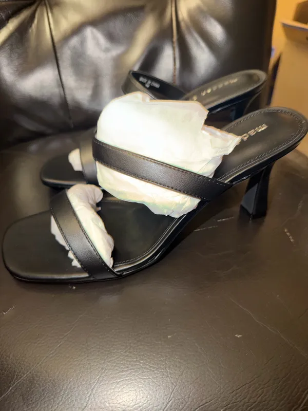 Heels Black Size 9 - Image 2