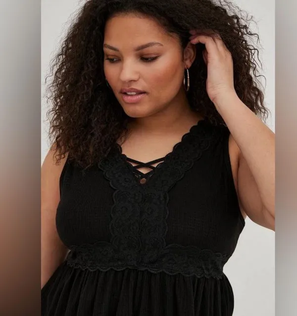 Torrid Black Babydoll Textured Jersey V-Neck Lace-Up Lace Pieced Top - size 1 - Image 5