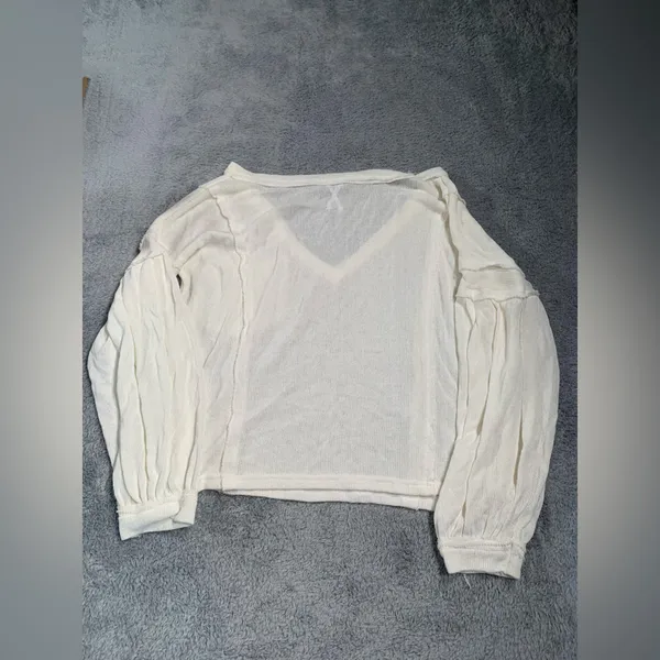 Vici White V-Neck Long puff Sleeve sweater top small - Image 10