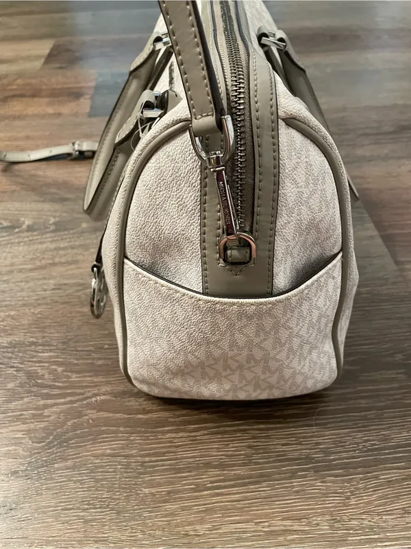 Michael Kors Bedford Large Duffle Satchel Monogram Crossbody Strap - Image 5