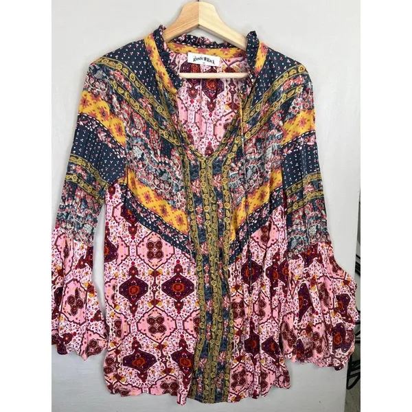 The Rustic Rack Boutique Bohemian Floral Print V Neck Flared Sleeve Blouse Sz M - Image 4