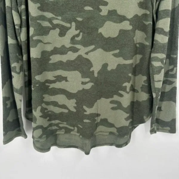 Old Navy Green Camp Patterned Plush-Knit Long-Sleeve Tee Large‎ Soft Layering - Image 8