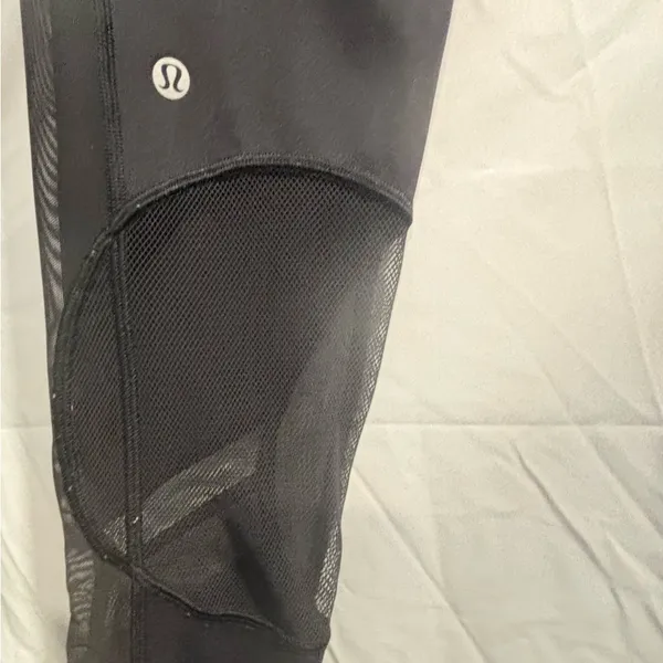 LULULEMON black and mesh leggings excellent condition 8 - Image 6