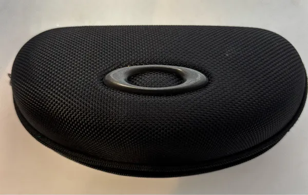 Oakley | Radar Array Soft Vault glasses case - Image 2