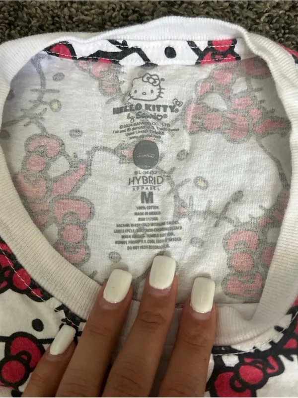 Sanrio Hello Kitty Tee Shirt Size Medium 0336 - Image 2
