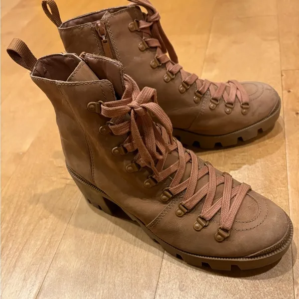 SCHUTZ leather combat lug sole boots light tan brown sz 8.5 booties - Image 3