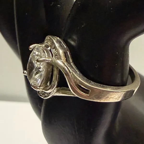 Silver Plated Oval Cut CZ Engagement Wedding Promise Ring Size 7.5 - Image 3