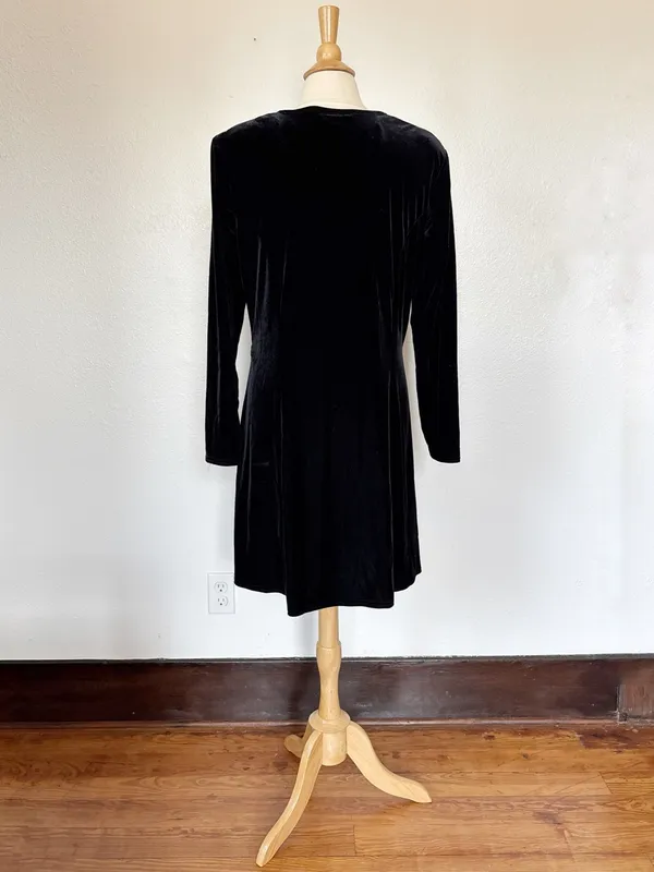 Vintage Solid Black Long Sleeve Velvet Dress with Chain Belt - Image 5