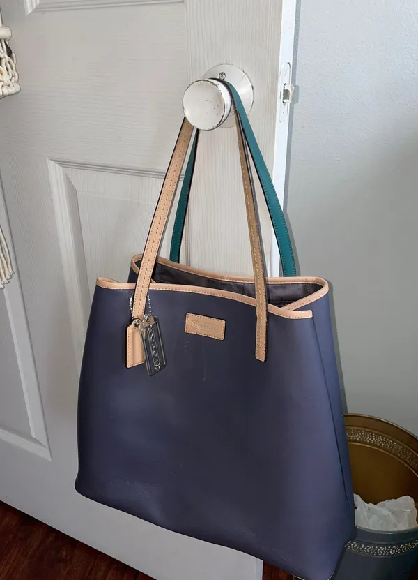 Coach Tote Purse - Image 4