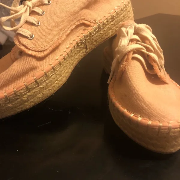 DV Dolce Vita canvas espadrille sneaker. Color: Peach Size 9 - Image 4