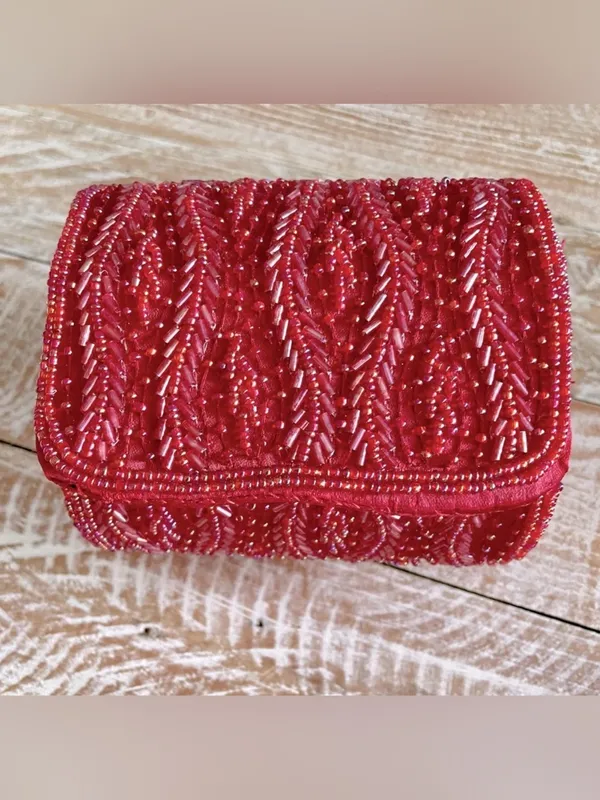 🪩 Handmade Bali Indonesia Red Hand Beaded Cylindrical Clutch Purse 🪩 - Image 7