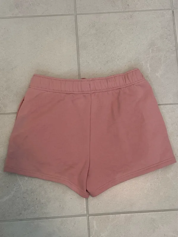 Alo Yoga Shorts - Image 4