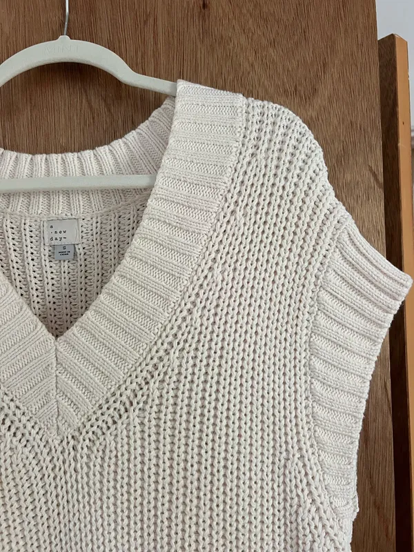 A new day cableknit vest  - Image 7