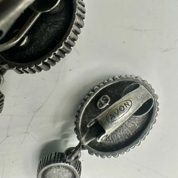 Vintage Avon silver tone blue clip on earrings - Image 9