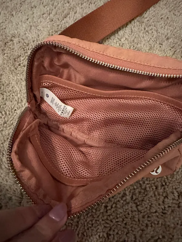 Lululemon Everywhere Belt Bag - Image 2