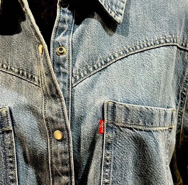 Levi's Large button up dress - Image 4