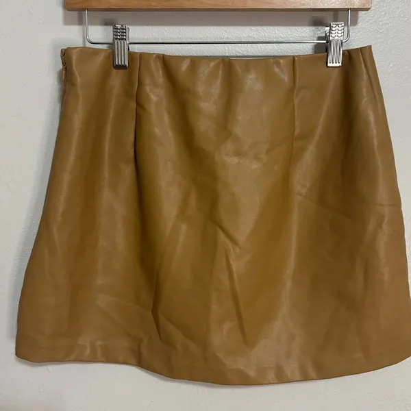 Abercrombie & Fitch Skort Tan Vegan Leather Mini Skirt Shorts Club Work Party M - Image 5