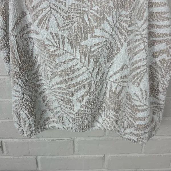 LOFT Neutral Nubby Knit Palm Leaf Patterned Tank Top Size M - Image 4