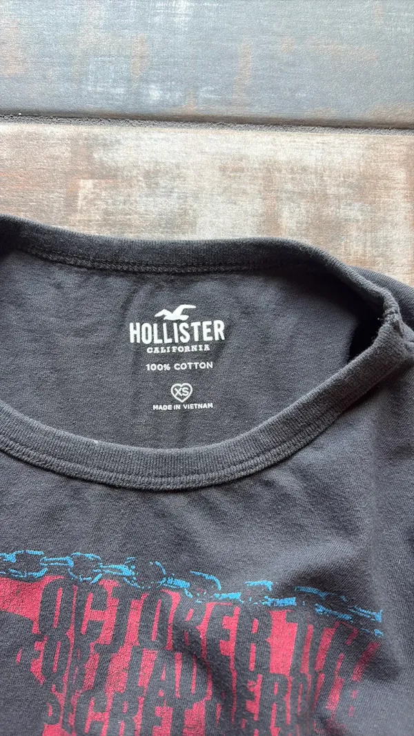 Hollister Graphic Baby Tee - Image 2