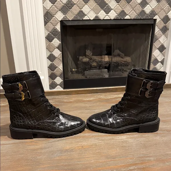 Vince Camuto Fawdry Black Croc Combat Boots Size 5.5 Lug Sole Leather Grunge‎ - Image 2