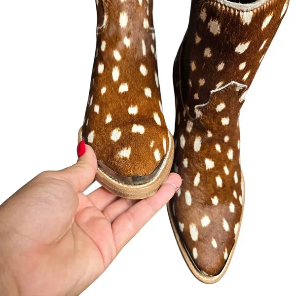 Ariat‎ Women's Shiloh Hairon Deer Print booties Round Toe Size: 6 - Image 5