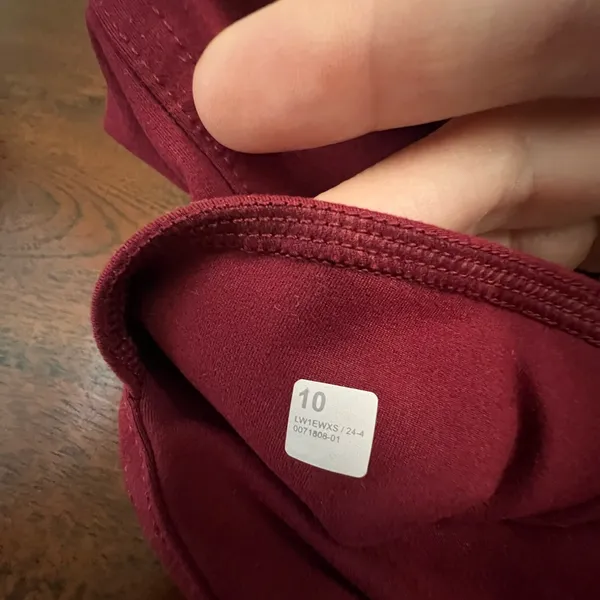 Lululemon Soft Suedey High-Rise Leggings 25” – Burgundy Red – Size 10 - Image 2