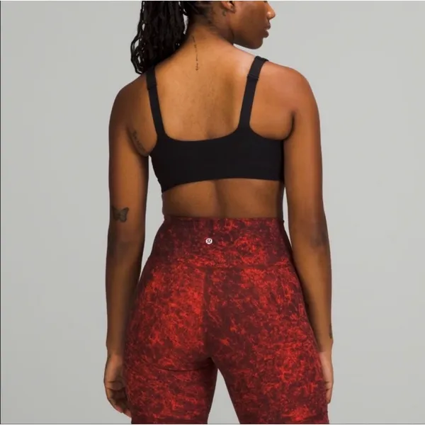 Lululemon Black Ribbed Train‎ Tank Top Sports Bra Size 8 - Image 2