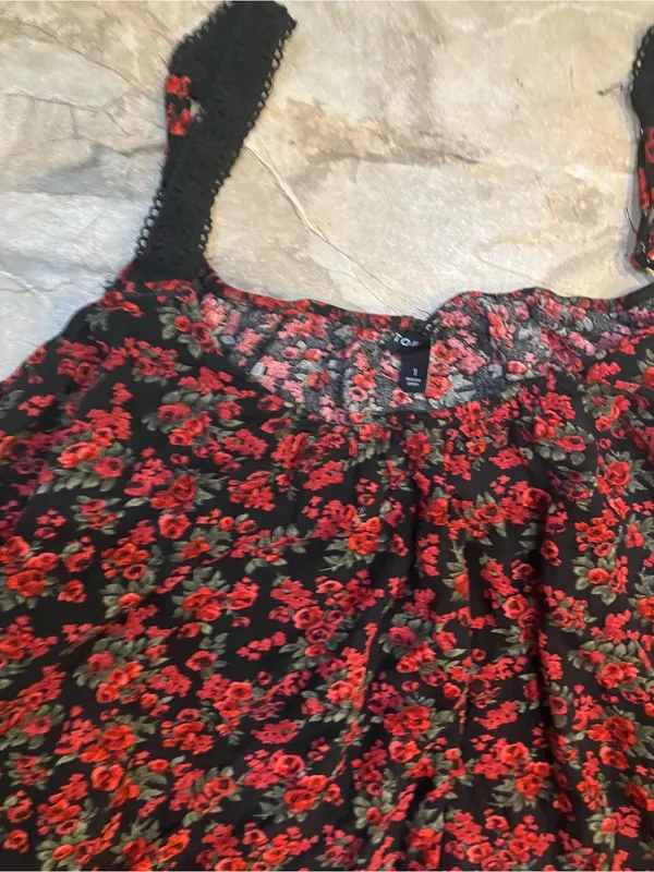 Torrid red rose floral print long sleeve cold shoulder top crinkle gauze - Image 2