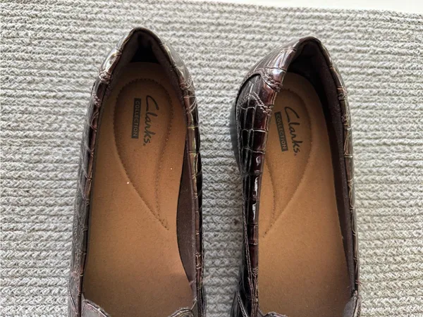 Clarks Collection Dark Brown Burgundy Crocodile Loafers Size 8.5 - Image 6