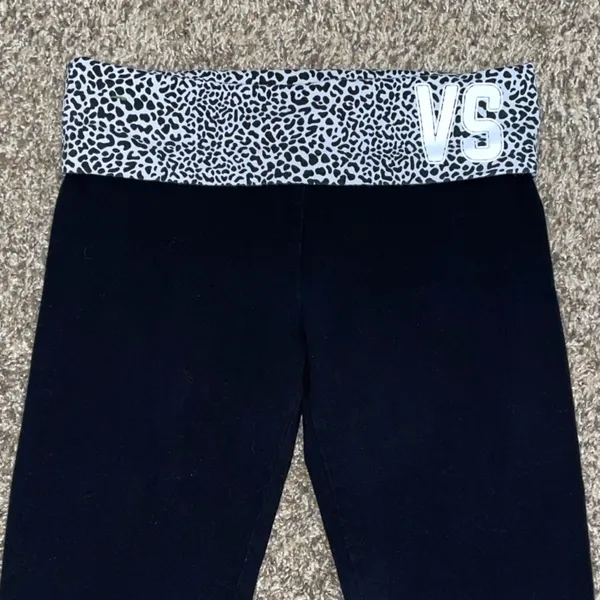 Y2K Victoria’s Secret cropped leggings - Image 2