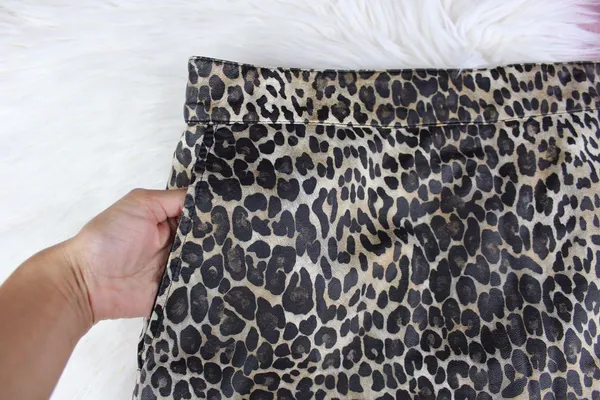Forever 21 leather-like leopard print mini skirt - Image 8