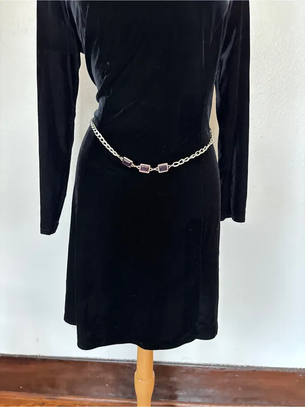 Vintage Solid Black Long Sleeve Velvet Dress with Chain Belt - Image 3
