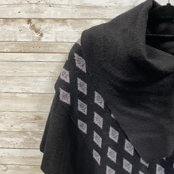 Anthropologie Moth‎ Womens S Wool Shrug Sweater Wrap Cowl Cropped Black Zipper - Image 9