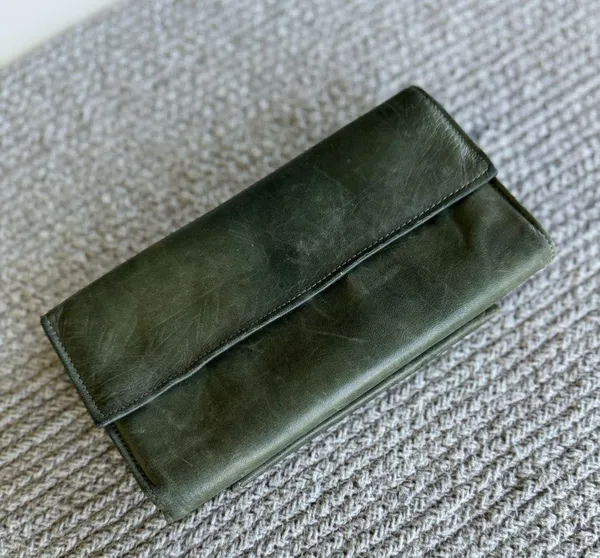 Vintage Amity Olive Green Leather Wallet Clutch Purse - Image 2