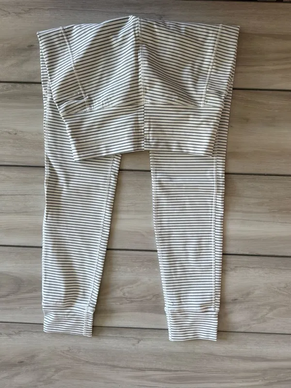 HALARA High Waist Full LengthYoga Legging w/Pockets Grey Medium NWT IN PKG - Image 9