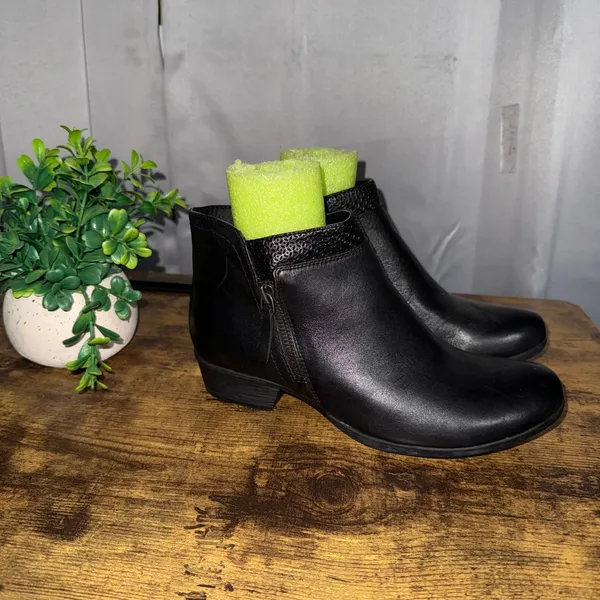Rockport Carly Ankle Booties Women 7 Black Leather Laser Cut Comfort Casual - Image 2