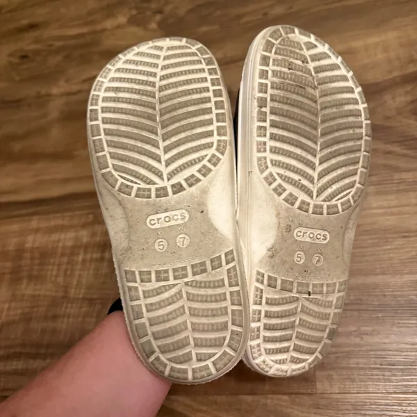 Crocs Classic Slide Sandals White Black with Charms Comfort‎ Slip On Sz 7 - Image 4