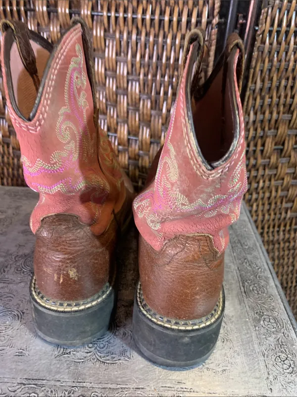 Ariat Women’s Boots Embroidered Size 8B - Image 6