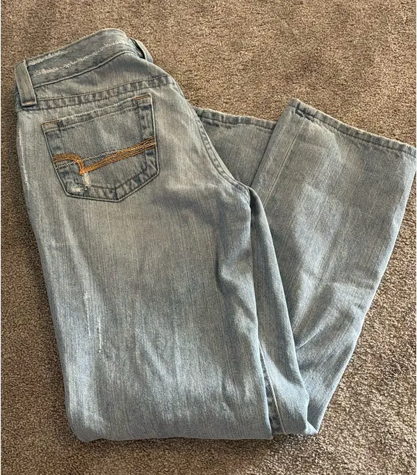 American Eagle Vintage Ripped Jeans - Image 2