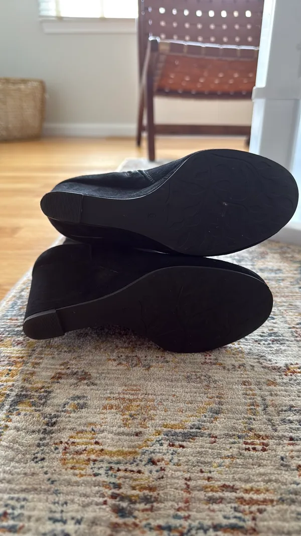 Black Heeled Boot Size 6 - Image 2