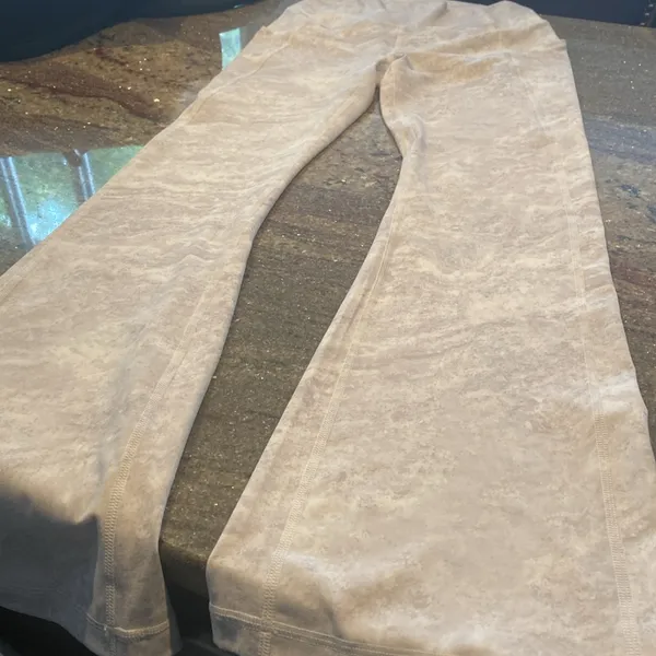 Fabletics Oasis High Waisted Kick Flare Size M SHORT - Image 2