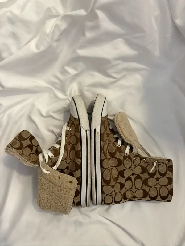 EUC Coach Bonney Shearling Brown and Tan Signature Monogram High Top - Image 4