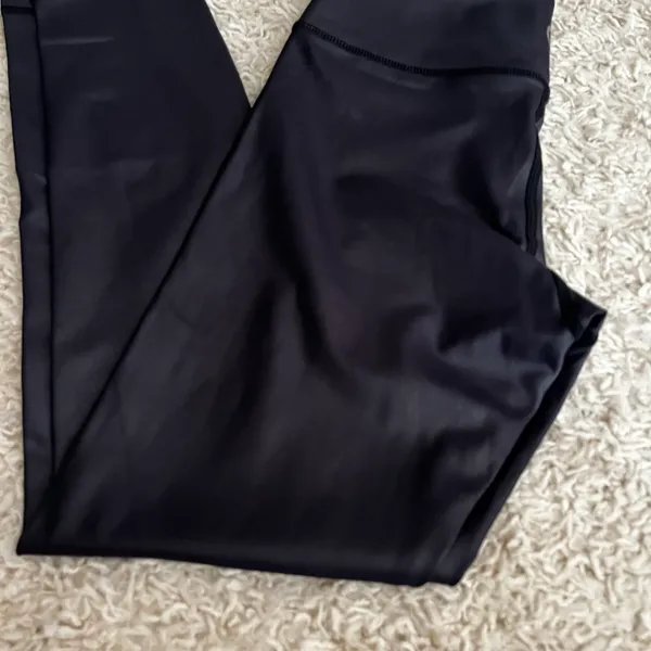 Zyia Active Faux Leather 7/8 Leggings Size 6/8 - Image 2