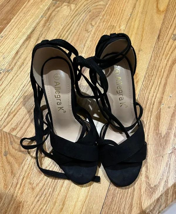 Black heels Size 6 - Image 2