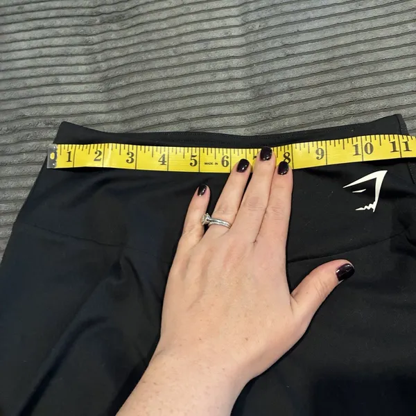 Gymshark Black High-Rise Leggings no front seam 7/8 length Size Small EUC - Image 4