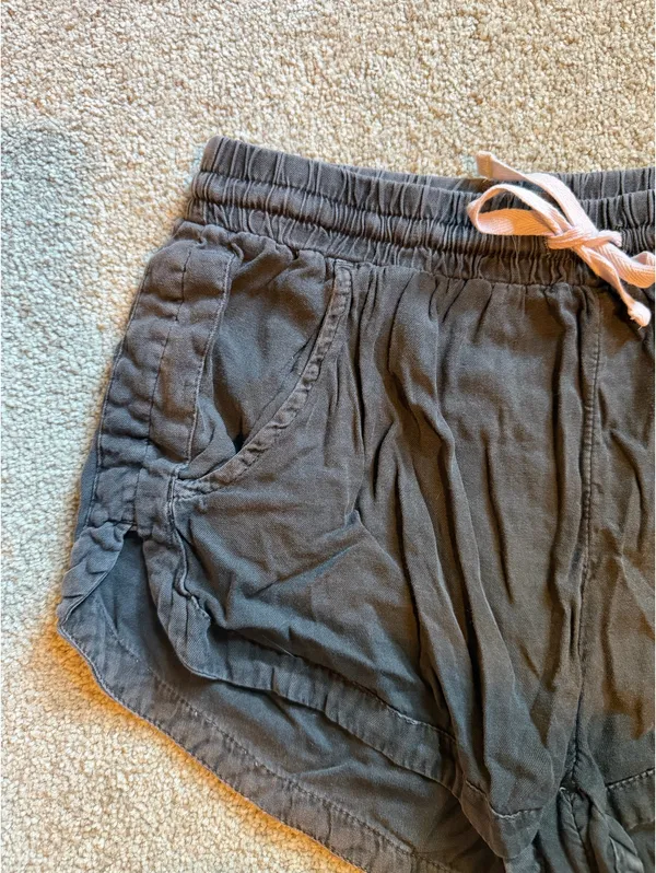Billabong Black Elastic Waist Shorts - Image 4