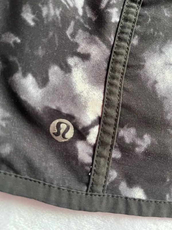 Lululemon Black & Gray Camouflage Shorts-Size 6 - Image 5