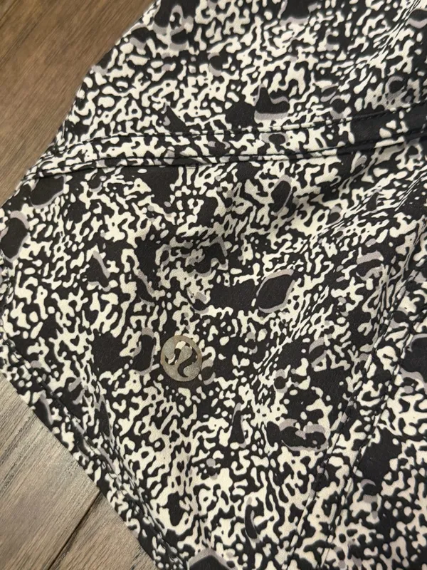 Lululemon Tracker Shorts 4" - Image 3