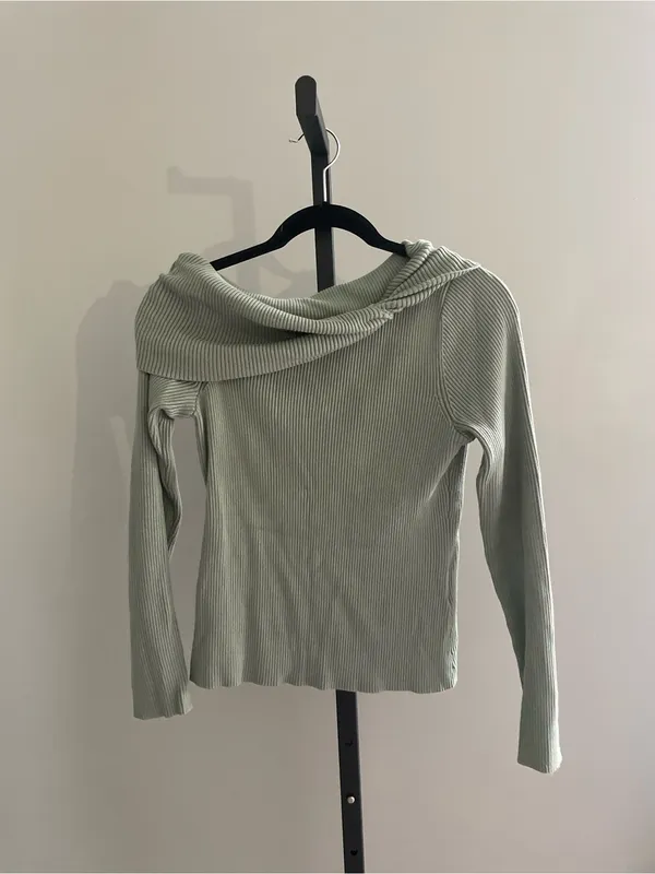 Abercrombie Asymmetrical Twist Top Sweater Green Size Medium - Image 4